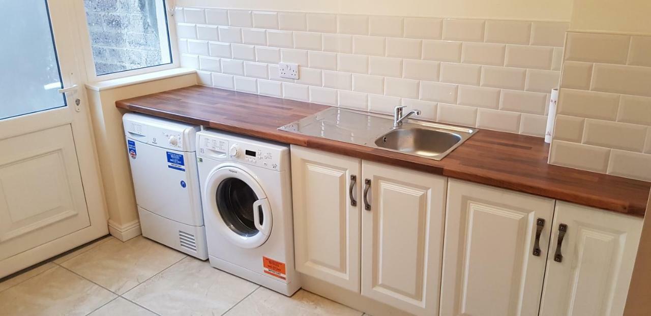 3 Bedroom Newly Furnished Cork City ภายนอก รูปภาพ